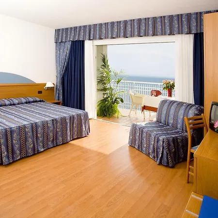 Adria Sul Mare Szálloda 3*