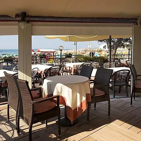 Adria Sul Mare فندق كاوْرلي