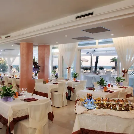 מלון Adria Sul Mare 3*